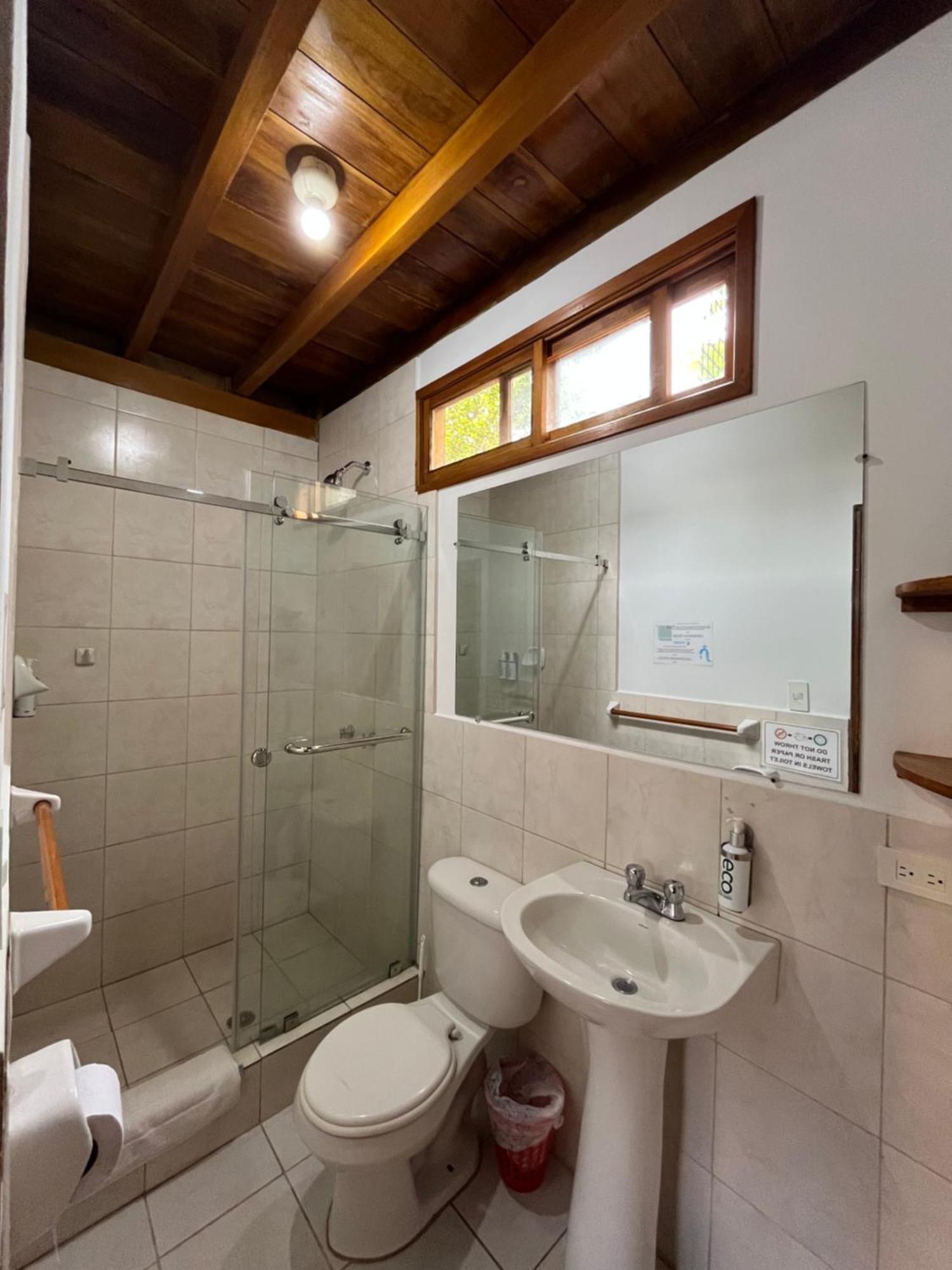 Victor Hugo Hotel Puerto López Kültér fotó