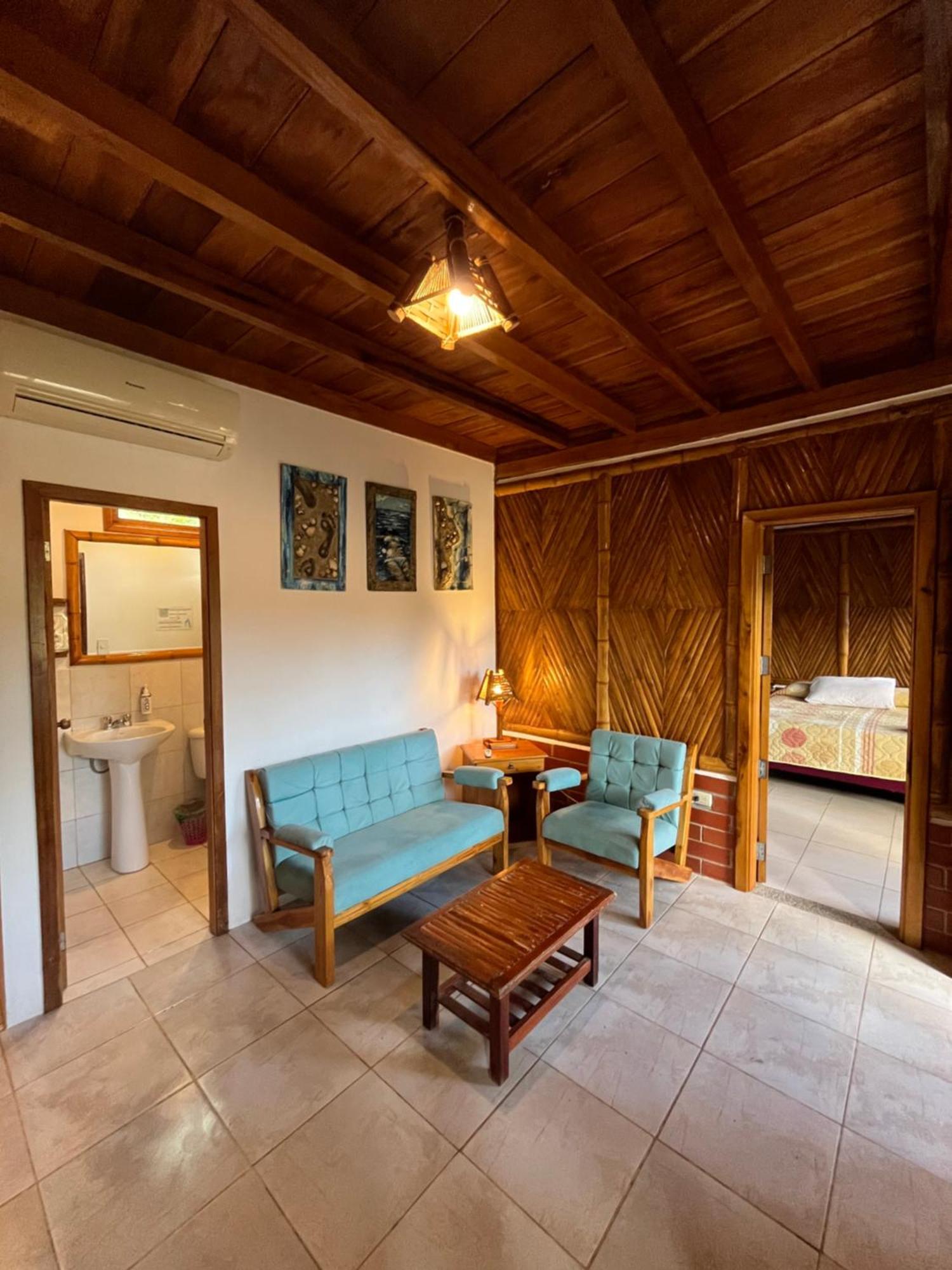 Victor Hugo Hotel Puerto López Kültér fotó