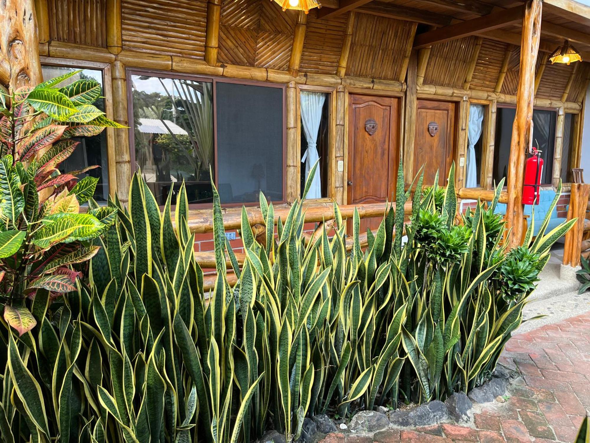 Victor Hugo Hotel Puerto López Kültér fotó